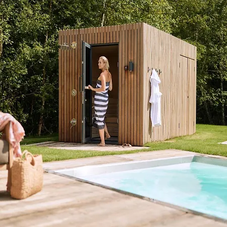 Lush With Private Pool And Sauna